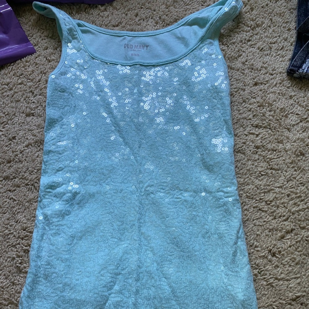 blue tank top